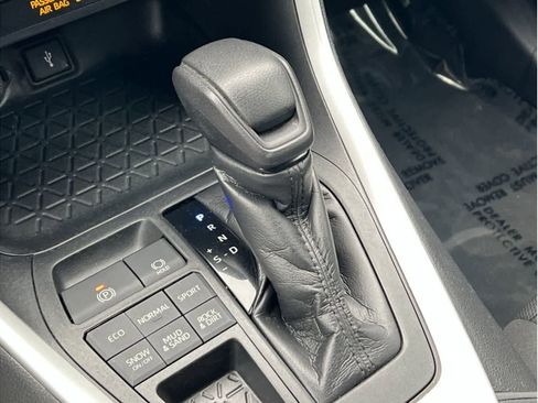 Used 2020 Toyota RAV4 XLE image 23