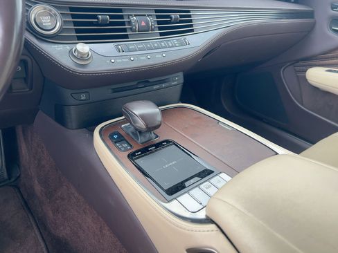 Used 2018 Lexus LS 500 w/ Accessory Package (Z2) image 18