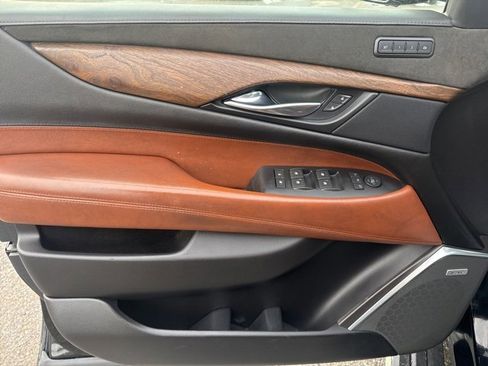 Used 2019 Cadillac Escalade Premium Luxury image 10
