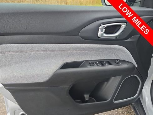 Certified 2024 Jeep Compass Latitude image 9