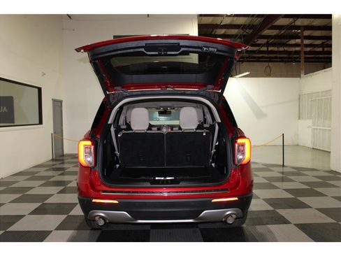 Used 2022 Ford Explorer Limited w/ Equipment Group 301A image 23