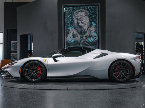 Used 2022 Ferrari SF90 Spider image 27