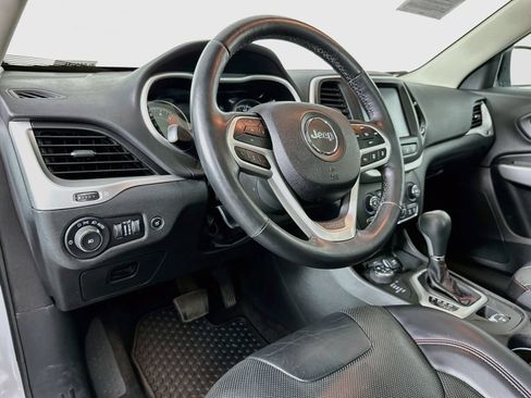 Used 2017 Jeep Cherokee Trailhawk AWD/4WD image 9