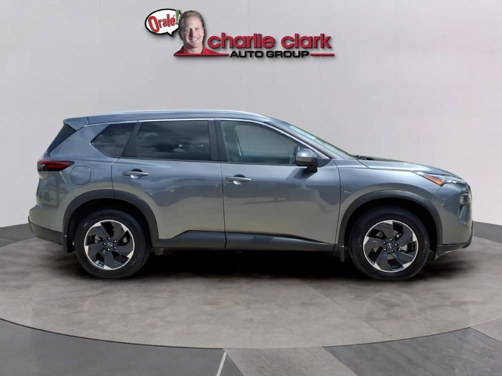 Used 2024 Nissan Rogue SV w/ SV Premium Package FWD image 6