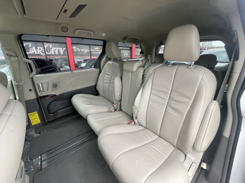 Used 2011 Toyota Sienna Limited image 12