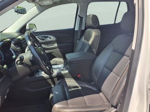 Used 2021 Chevrolet Traverse LT w/ LT Premium Package AWD/4WD image 16