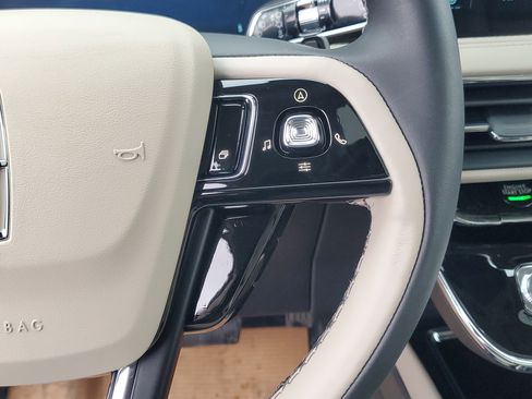 New 2026 Lincoln Corsair Premiere image 18