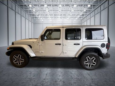 Used 2024 Jeep Wrangler Unlimited Sahara w/ Safety Group AWD/4WD image 4
