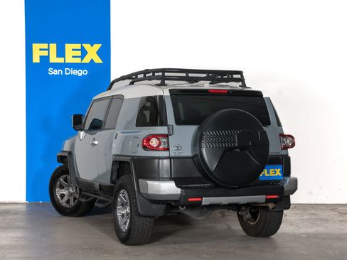 Used 2014 Toyota FJ Cruiser 4WD w/ Convenience Package image 3