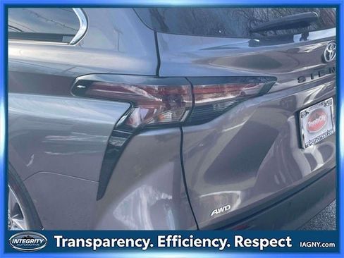 Used 2024 Toyota Sienna XLE image 11
