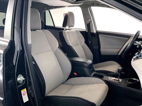 Used 2017 Toyota RAV4 XLE image 8