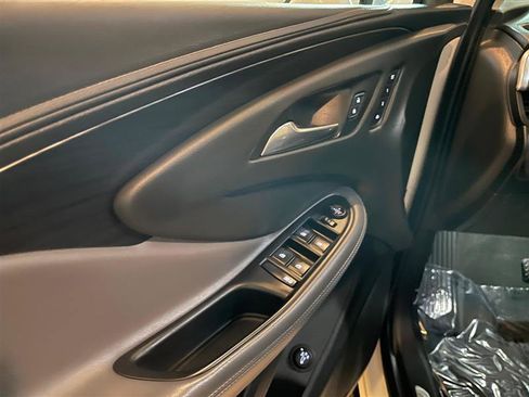 Used 2019 Buick Envision Essence image 78