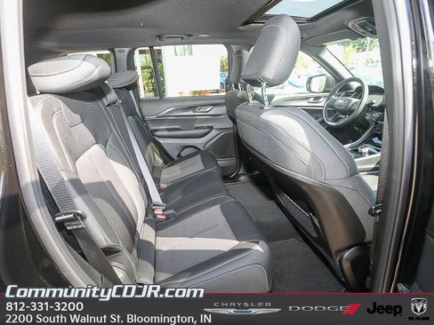 New 2025 Jeep Grand Cherokee Laredo X AWD/4WD image 19