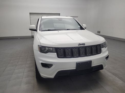 Used 2019 Jeep Grand Cherokee Altitude image 14
