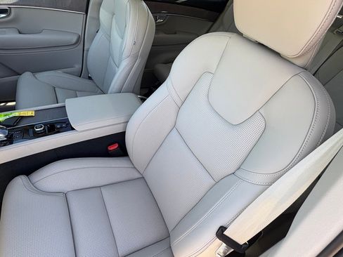 New 2026 Volvo XC90 B6 Ultra image 18