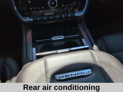 Used 2025 GMC Yukon XL Denali image 6