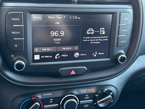 Used 2025 Kia Soul LX w/ LX Technology Package FWD image 19