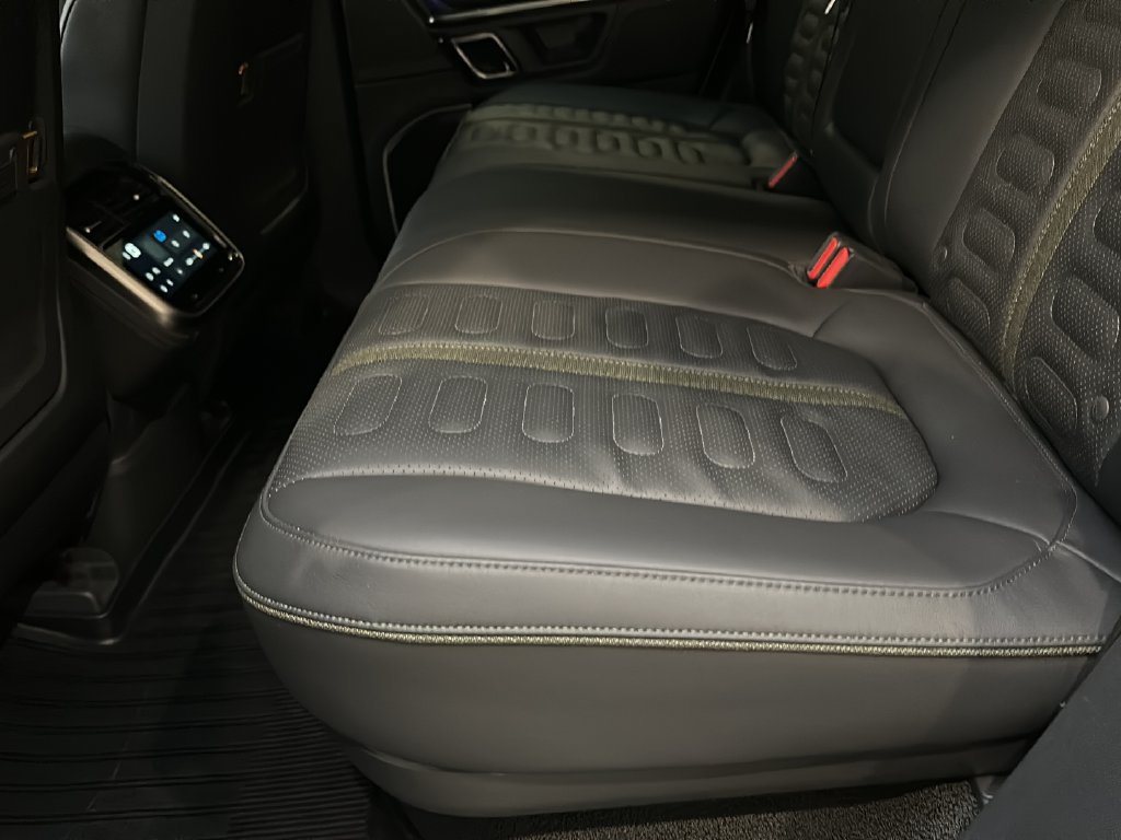Used 2022 Rivian R1T Adventure AWD/4WD image 14