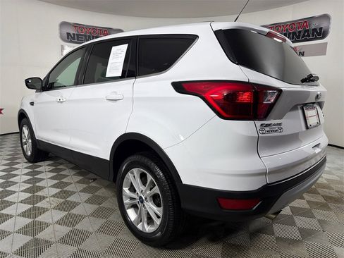 Used 2019 Ford Escape SE image 5