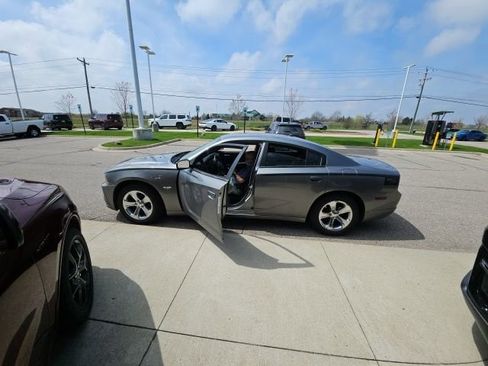 Used 2011 Dodge Charger Rallye RWD image 2