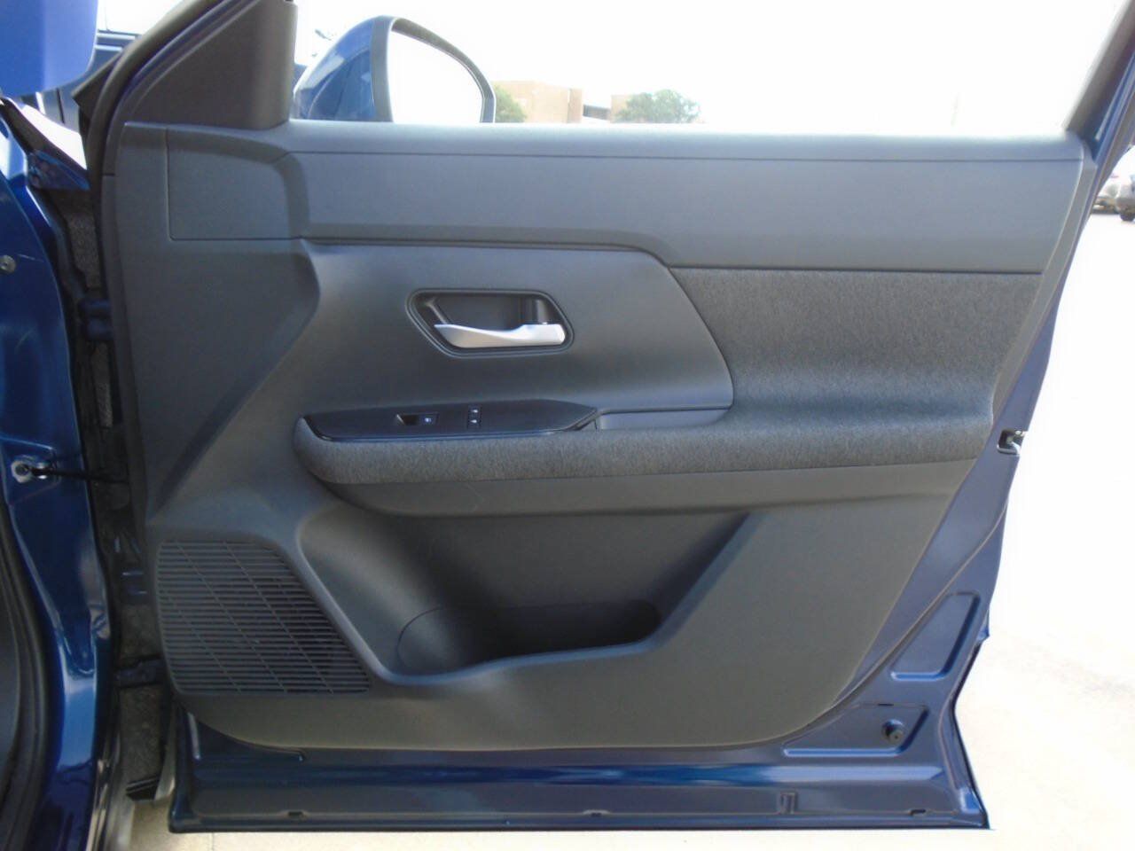 Used 2025 Nissan Kicks SV FWD image 31