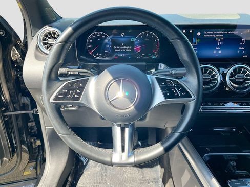 Used 2025 Mercedes-Benz GLA 250 image 11