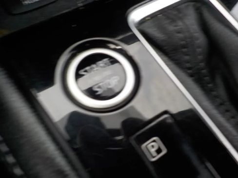 Used 2024 Nissan Kicks SR image 17