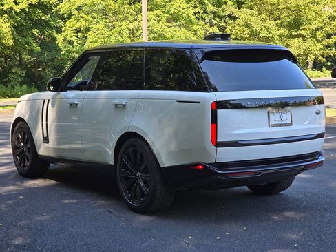 Used 2023 Land Rover Range Rover SE image 4