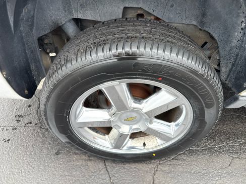 Used 2011 Chevrolet Avalanche LT w/ Luxury Package image 9