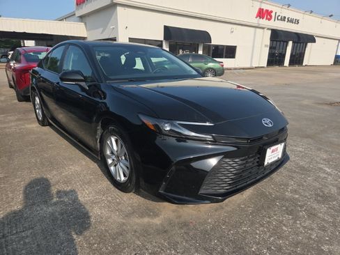 Used 2025 Toyota Camry LE FWD image 6