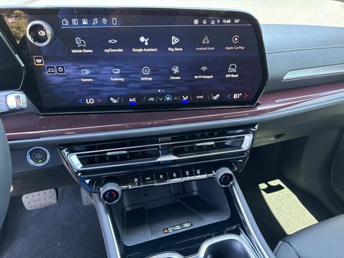 New 2026 Chevrolet Traverse Z71 w/ Driver Confidence Package AWD/4WD image 23