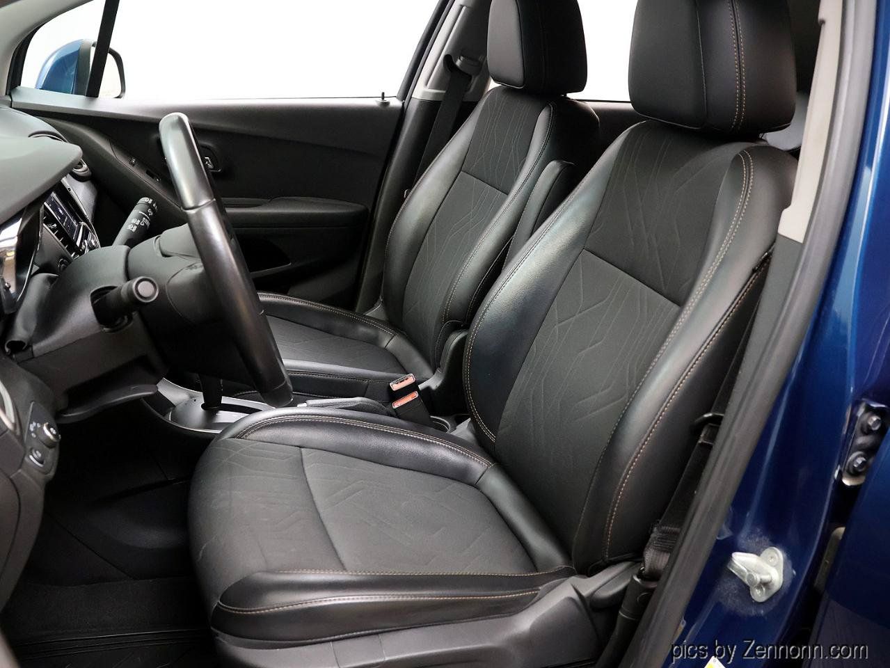 Used 2020 Chevrolet Trax LT w/ LT Convenience Package FWD image 11