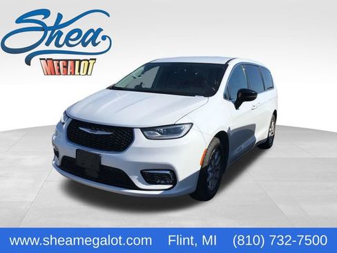 Used 2024 Chrysler Pacifica Touring-L image 1