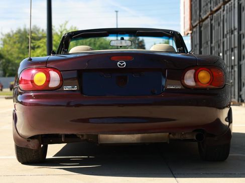 Used 2000 MAZDA MX-5 Miata RWD image 7