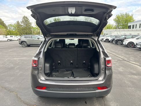 Used 2020 Jeep Compass Latitude w/ Cold Weather Group FWD image 15