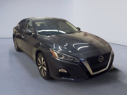 Used 2022 Nissan Altima 2.5 SV w/ SV Premium Package