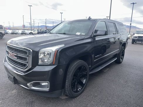 Used 2020 GMC Yukon XL SLT image 3