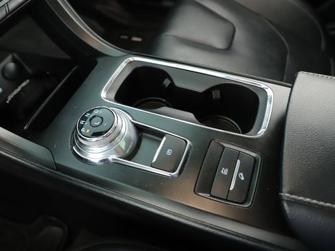 Used 2019 Ford Fusion Titanium image 11