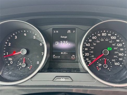 Used 2018 Volkswagen Tiguan SE w/ Panoramic Sunroof Package image 13