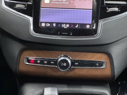 Used 2023 Volvo XC90 B5 Plus image 23