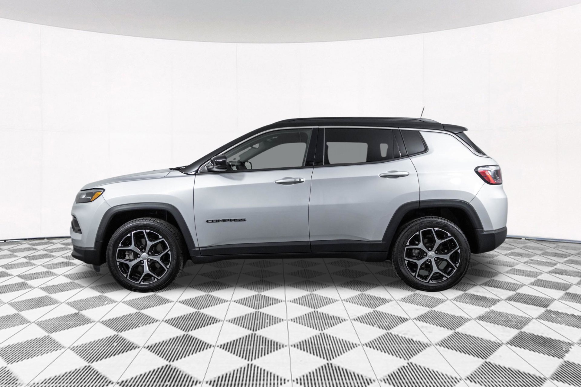 Used 2024 Jeep Compass Limited AWD/4WD image 14