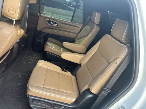 Used 2023 Chevrolet Tahoe Premier AWD/4WD image 14