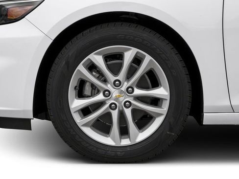 Used 2018 Chevrolet Malibu LT w/ Leather Package FWD image 11