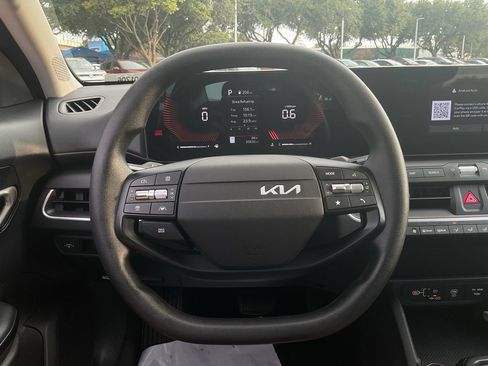 Used 2025 Kia K4 FWD image 25