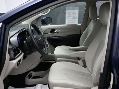 Used 2017 Chrysler Pacifica Touring Plus image 15