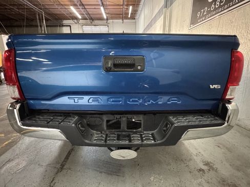 Used 2017 Toyota Tacoma SR5 w/ Tow Package RWD image 9