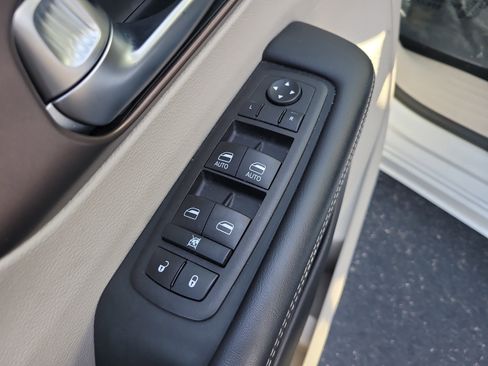 Used 2023 Chrysler Voyager LX FWD image 15
