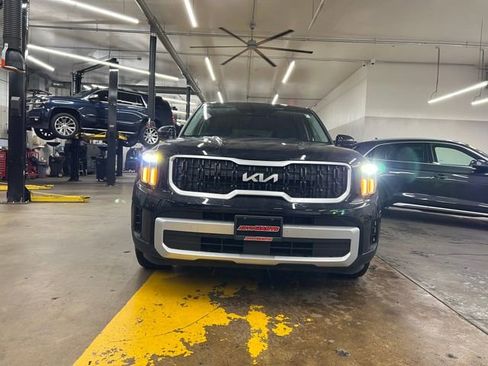 Used 2024 Kia Telluride LX image 2