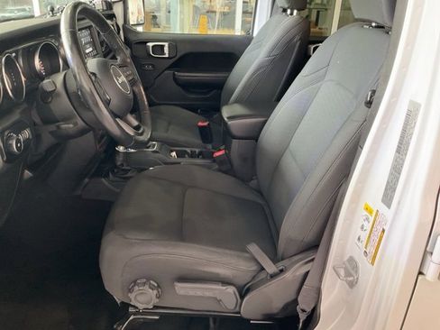 Used 2019 Jeep Wrangler Unlimited Sport image 3