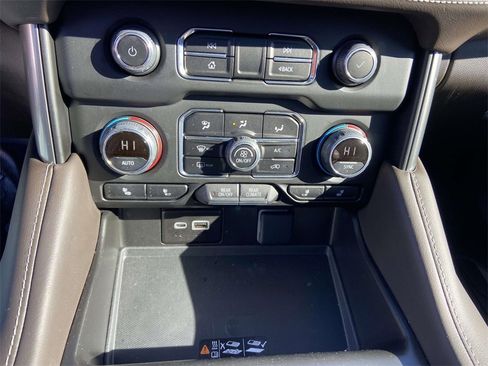 Used 2024 Chevrolet Tahoe Z71 w/ Luxury Package image 26